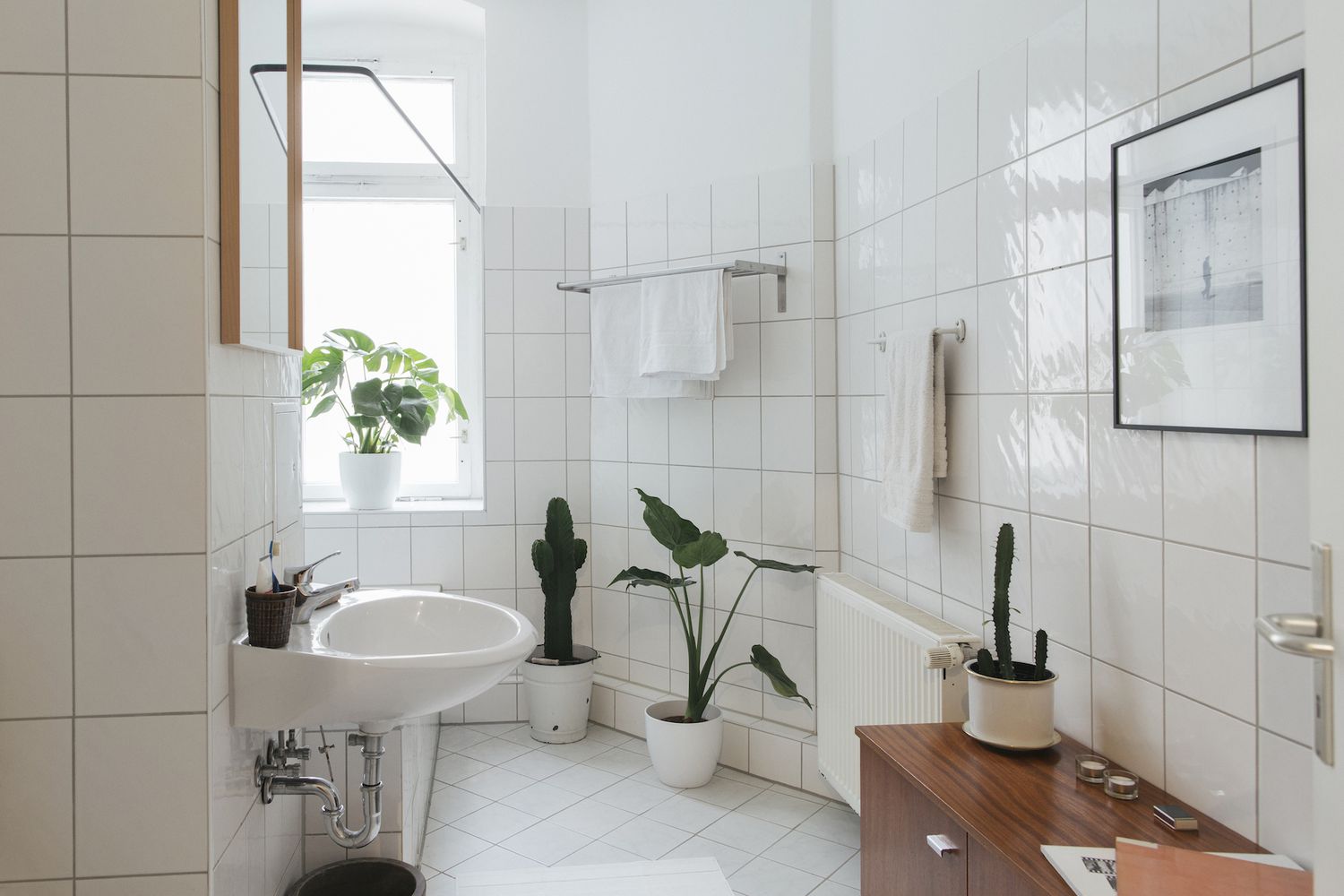 ClO2 and microfiber makes a great team for bathroom cleaning