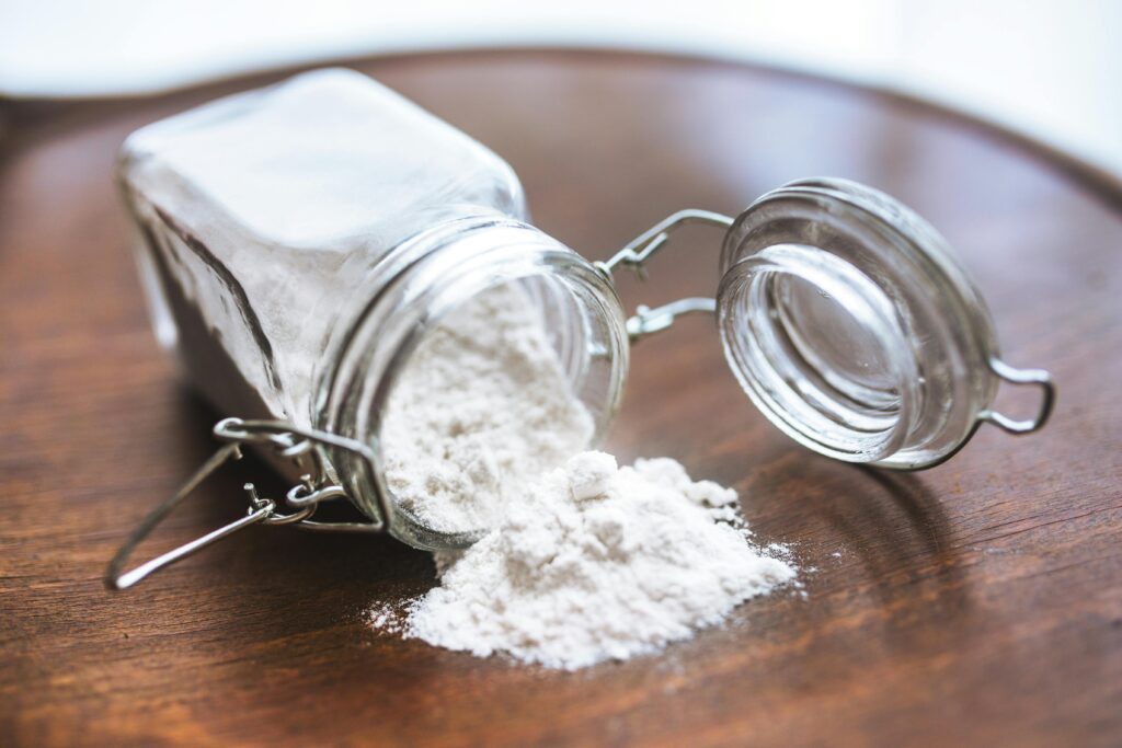 Backing soda is a great rubbing compound and excellent tooth polish but has no benefits to removing mold.